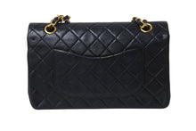 Load image into Gallery viewer, 極美品 CHANEL シャネル マトラッセ25 Wフラップ Wチェーンショルダーバッグ 1番台 ラムスキン ココマーク ブラック ゴールド金具 中古 4b001920
