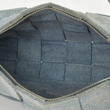 画像をギャラリービューアに読み込む, BOTTEGA VENETA ボッテガヴェネタ マキシイントレチャート カセット ショルダーバッグ デニム生地 インディゴウォッシュド ハンドバッグ 美品 中古 4a002092