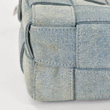 画像をギャラリービューアに読み込む, BOTTEGA VENETA ボッテガヴェネタ マキシイントレチャート カセット ショルダーバッグ デニム生地 インディゴウォッシュド ハンドバッグ 美品 中古 4a002092