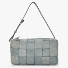 画像をギャラリービューアに読み込む, BOTTEGA VENETA ボッテガヴェネタ マキシイントレチャート カセット ショルダーバッグ デニム生地 インディゴウォッシュド ハンドバッグ 美品 中古 4a002092