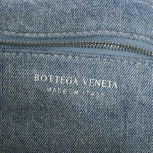 画像をギャラリービューアに読み込む, BOTTEGA VENETA ボッテガヴェネタ マキシイントレチャート カセット ショルダーバッグ デニム生地 インディゴウォッシュド ハンドバッグ 美品 中古 4a002092