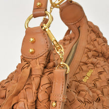 Load image into Gallery viewer, 極美品 MIU MIU ミュウミュウ イントレチャート2Wayレザーショルダー フリンジホーボーバッグ ブラウン ラムスキン レザー ゴールド金具 MIU121031C 中古 4a002109