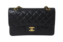 Load image into Gallery viewer, 極美品 CHANEL シャネル マトラッセ23 Wフラップ Wチェーンショルダーバッグ 3番台 ラムスキン ココマーク ブラック ゴールド金具 中古 4b002134