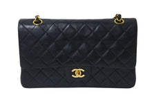 Load image into Gallery viewer, 極美品 CHANEL シャネル マトラッセ25 Wフラップ Wチェーンショルダーバッグ 2番台 ラムスキン ココマーク ブラック ゴールド金具 中古 4b002135