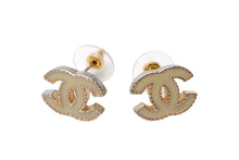 Load image into Gallery viewer, CHANEL シャネル ココマーク ピアス 重量約6.6g D13V刻印 ゴールド イエロー メタル 両耳用 美品 中古 4b001039