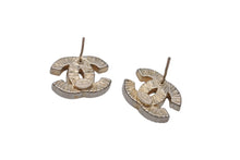 Load image into Gallery viewer, CHANEL シャネル ココマーク ピアス 重量約6.6g D13V刻印 ゴールド イエロー メタル 両耳用 美品 中古 4b001039