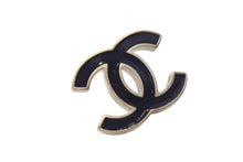 Load image into Gallery viewer, CHANEL シャネル ココマーク ピアス 重量約9.2g B12P刻印 ブラック ゴールド GP メタル 両耳用 美品 中古 4b001033