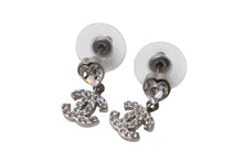 Load image into Gallery viewer, CHANEL シャネル ハート＆ココマーク ピアス 重量約2.6g 04A刻印 メタル ラインストーン シルバー クリア ぶら下がり 両耳用 美品 中古 4b001049