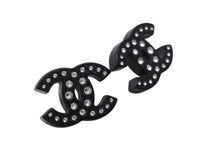 Load image into Gallery viewer, CHANEL シャネル ココマーク ピアス 重量約3.7g D19B刻印 レジン ラインストーン ブラック クリア 両耳用 美品 中古 4b001038