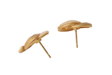 Load image into Gallery viewer, 極美品 CHANEL シャネル ココマーク ピアス 重量約3.7g 00T刻印 バイカラー ゴールド アイボリー メタル GP 両耳用 中古 4b001058