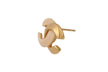 Load image into Gallery viewer, 極美品 CHANEL シャネル ココマーク ピアス 重量約3.7g 00T刻印 バイカラー ゴールド アイボリー メタル GP 両耳用 中古 4b001058