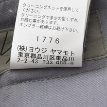 Load image into Gallery viewer, 極美品 Yohji Yamamoto POUR HOMME ヨウジヤマモト プールオム サイズ2 UNBALANCED PT TUCK PANTS タックパンツ グレー 4a002415