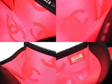 Load image into Gallery viewer, 極美品 CHANEL シャネル カードケース カンボンライン 17番台 ココマーク レザー エナメル ブラック ピンク 中古 4b002571