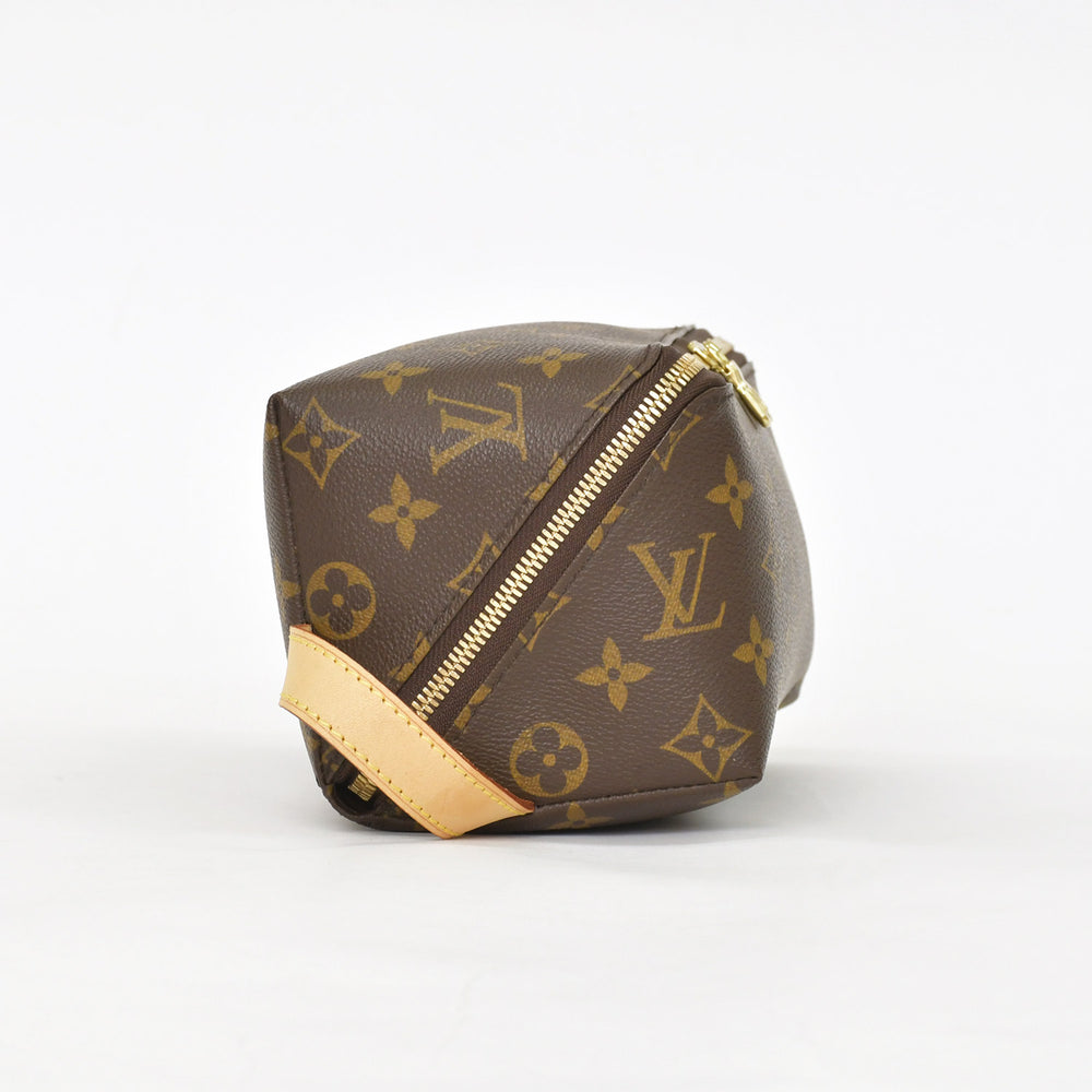 LOUIS VUITTON Monogram Canvas Shoe Care Kit Monogram 9 Piece Set Shoe Care Pouch Shoe Shine Set Brown M47925 Good Condition Used 4a002574