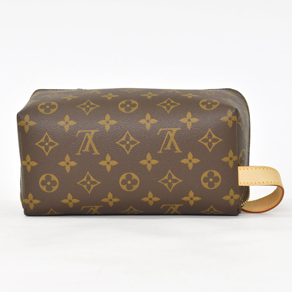 LOUIS VUITTON Monogram Canvas Shoe Care Kit Monogram 9 Piece Set Shoe Care Pouch Shoe Shine Set Brown M47925 Good Condition Used 4a002574