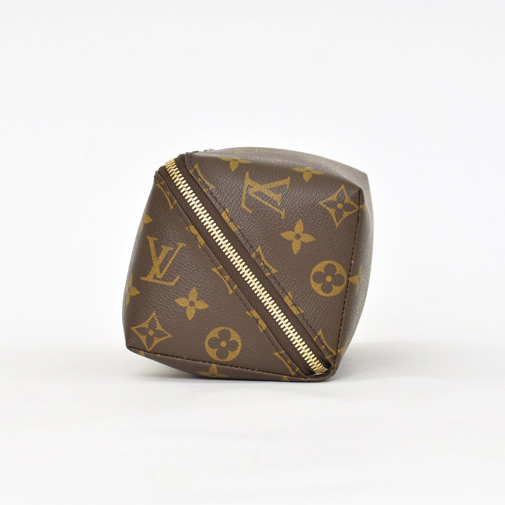 LOUIS VUITTON Monogram Canvas Shoe Care Kit Monogram 9 Piece Set Shoe Care Pouch Shoe Shine Set Brown M47925 Good Condition Used 4a002574