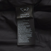 画像をギャラリービューアに読み込む, 極美品 PRADA プラダ Re-Nylon リナイロン ダウンレインコート 291960 サイズ36 トライアングルロゴプレート ブラック 中古 4a002655