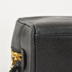 極美品 CHANEL シャネル コスメポーチ キャビアスキン ブラック ココマーク 2番台 クラッチバッグ ゴールド金具 中古 4a002951