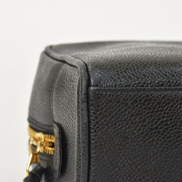 極美品 CHANEL シャネル コスメポーチ キャビアスキン ブラック ココマーク 2番台 クラッチバッグ ゴールド金具 中古 4a002951
