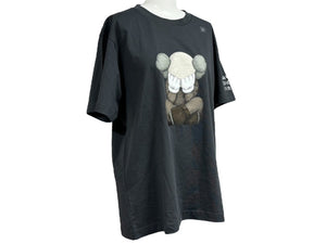 新品未使用 KAWS UNIQLO カウズ ユニクロ 半袖Ｔシャツ トップス クールネック ダークグレー サイズM 中古 30209