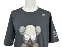 画像をギャラリービューアに読み込む, 新品未使用 KAWS UNIQLO カウズ ユニクロ 半袖Ｔシャツ トップス クールネック ダークグレー サイズM 中古 30209