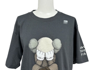 新品未使用 KAWS UNIQLO カウズ ユニクロ 半袖Ｔシャツ トップス クールネック ダークグレー サイズM 中古 30209