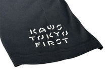 Load image into Gallery viewer, 新品未使用 KAWS UNIQLO カウズ ユニクロ 半袖Ｔシャツ トップス クールネック ダークグレー サイズM 中古 30209