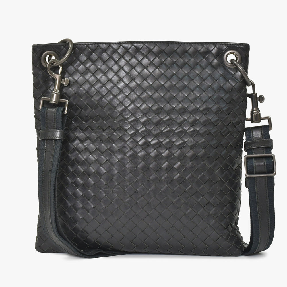 極美品 BOTTEGA VENETA ボッテガヴェネタ ショルダーバッグ イントレチャート 172736 V465C 1000 ブラック レザー 中古 4a003189