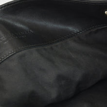 Load the image into the gallery viewer. 極美品 BOTTEGA VENETA ボッテガヴェネタ ショルダーバッグ イントレチャート 172736 V465C 1000 ブラック レザー 中古 4a003189