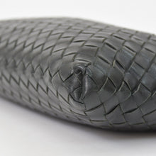 Load the image into the gallery viewer. 極美品 BOTTEGA VENETA ボッテガヴェネタ ショルダーバッグ イントレチャート 172736 V465C 1000 ブラック レザー 中古 4a003189