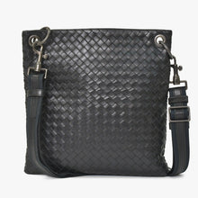 Load the image into the gallery viewer. 極美品 BOTTEGA VENETA ボッテガヴェネタ ショルダーバッグ イントレチャート 172736 V465C 1000 ブラック レザー 中古 4a003189