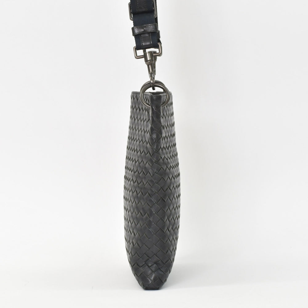 極美品 BOTTEGA VENETA ボッテガヴェネタ ショルダーバッグ イントレチャート 172736 V465C 1000 ブラック レザー 中古 4a003189