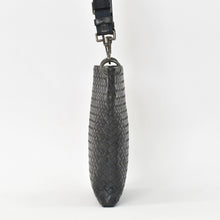 Load the image into the gallery viewer. 極美品 BOTTEGA VENETA ボッテガヴェネタ ショルダーバッグ イントレチャート 172736 V465C 1000 ブラック レザー 中古 4a003189