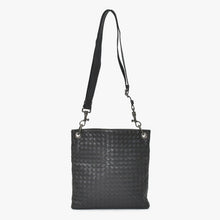 Load the image into the gallery viewer. 極美品 BOTTEGA VENETA ボッテガヴェネタ ショルダーバッグ イントレチャート 172736 V465C 1000 ブラック レザー 中古 4a003189