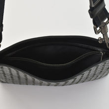 Load the image into the gallery viewer. 極美品 BOTTEGA VENETA ボッテガヴェネタ ショルダーバッグ イントレチャート 172736 V465C 1000 ブラック レザー 中古 4a003189