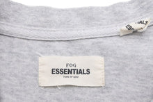 画像をギャラリービューアに読み込む, FOG ESSENTIALS エッセンシャルズ FEAR OF GOD FOG リフレクター 半袖Ｔシャツ サイズS グレー ユニセックス 良品 中古 32885