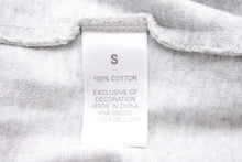 画像をギャラリービューアに読み込む, FOG ESSENTIALS エッセンシャルズ FEAR OF GOD FOG リフレクター 半袖Ｔシャツ サイズS グレー ユニセックス 良品 中古 32885