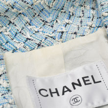 画像をギャラリービューアに読み込む, CHANEL シャネル LA PAUSA ファンタジーツイードジャケット P60346 カールラガーフィルド ライトブルー 42サイズ ホワイト V45916 シルバー金具 良品 中古