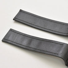 Load image into Gallery viewer, 極美品 PRADA プラダ ボディバッグ ハーネスバッグ トライアングルロゴ グレー ブラック シルバー金具 中古 4a003315
