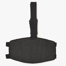 Load image into Gallery viewer, 極美品 PRADA プラダ ボディバッグ ハーネスバッグ トライアングルロゴ グレー ブラック シルバー金具 中古 4a003315