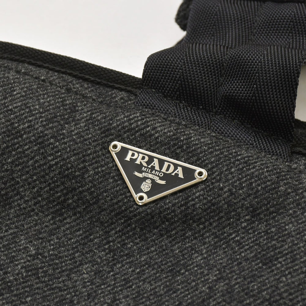 極美品 PRADA プラダ ボディバッグ ハーネスバッグ トライアングルロゴ グレー ブラック シルバー金具 中古 4a003315