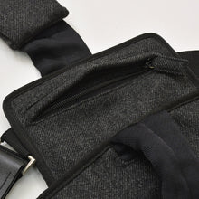Load image into Gallery viewer, 極美品 PRADA プラダ ボディバッグ ハーネスバッグ トライアングルロゴ グレー ブラック シルバー金具 中古 4a003315