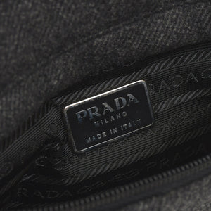 極美品 PRADA プラダ ボディバッグ ハーネスバッグ トライアングルロゴ グレー ブラック シルバー金具 中古 4a003315