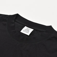 画像をギャラリービューアに読み込む, 新品未使用 VETEMENTS ヴェトモン 24SS Sticker Logo ステッカーロゴ 半袖Tシャツ UE64TR430B サイズXS ブラック 中古 4a003423