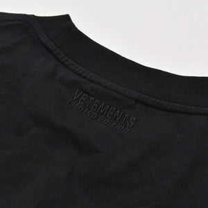 新品未使用 VETEMENTS ヴェトモン 24SS Sticker Logo ステッカーロゴ 半袖Tシャツ UE64TR430B サイズXS ブラック 中古 4a003423