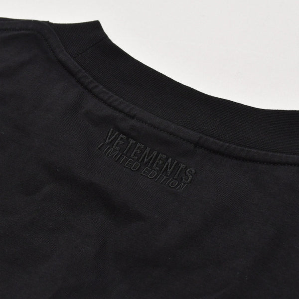 新品未使用 VETEMENTS ヴェトモン 24SS Sticker Logo ステッカーロゴ 半袖Tシャツ UE64TR430B サイズXS ブラック 中古 4a003423
