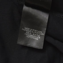 画像をギャラリービューアに読み込む, 新品未使用 VETEMENTS ヴェトモン 24SS Sticker Logo ステッカーロゴ 半袖Tシャツ UE64TR430B サイズXS ブラック 中古 4a003423