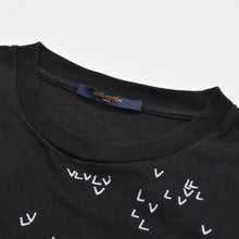 画像をギャラリービューアに読み込む, 新品同様 LOUIS VUITTON ルイヴィトン 22AW LV Spread Embroidery 半袖Tシャツ RM222M NPL HNY14W サイズL ブラック 中古 4a003424