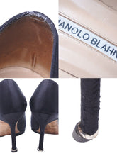 Load image into Gallery viewer, マノロブラニク MANOLO BLAHNIK パンプス 37ハーフ サテン 黒 レディース ハンギシ 中古 34842