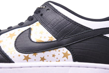Load image into Gallery viewer, ナイキ NIKE DH3228-102 2021SS Supreme × Nike SB Dunk Low ダンク ロウ ブラック スター 黒 US8.5 26.5cm 未使用 37584